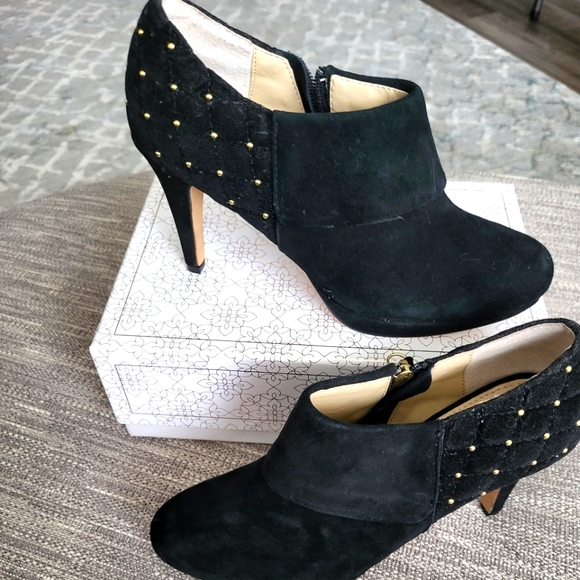 Adrieene Vittadini Black Suede Gold Studded Booties 5 1/2 - Picture 1 of 8
